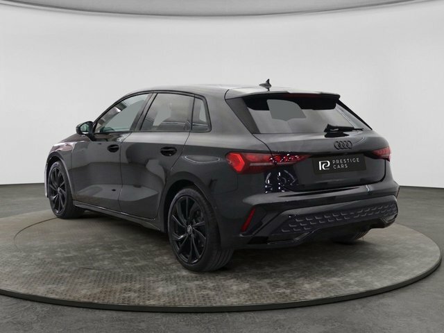 Audi A3 Tfsi 35 S Line FD25BYF Black #2