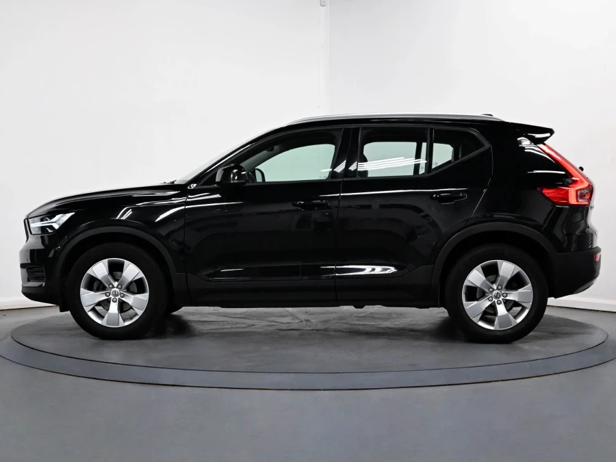 Volvo XC40 Momentum T3 Black #4