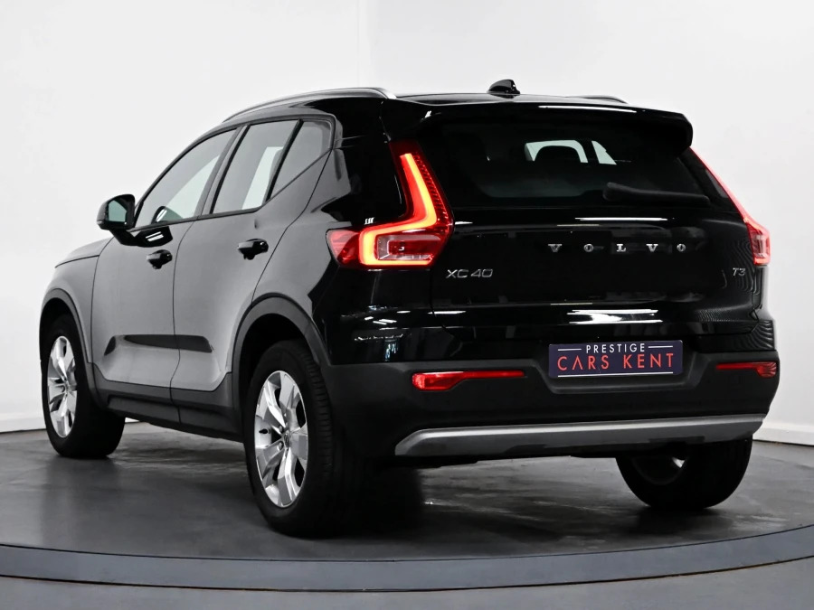 Volvo XC40 Momentum T3 Black #3
