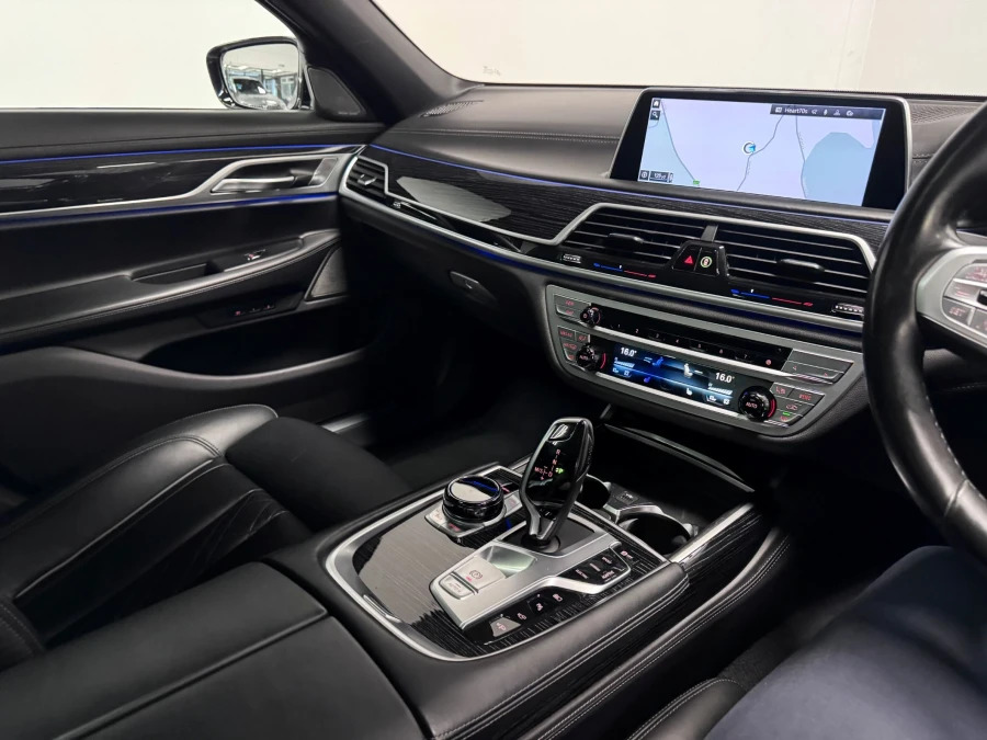 BMW 7 Series 3L Null Black #26