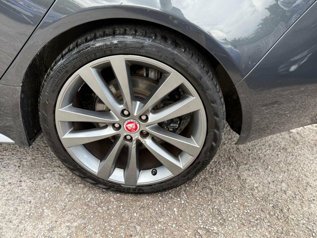 Jaguar XE  Black #31