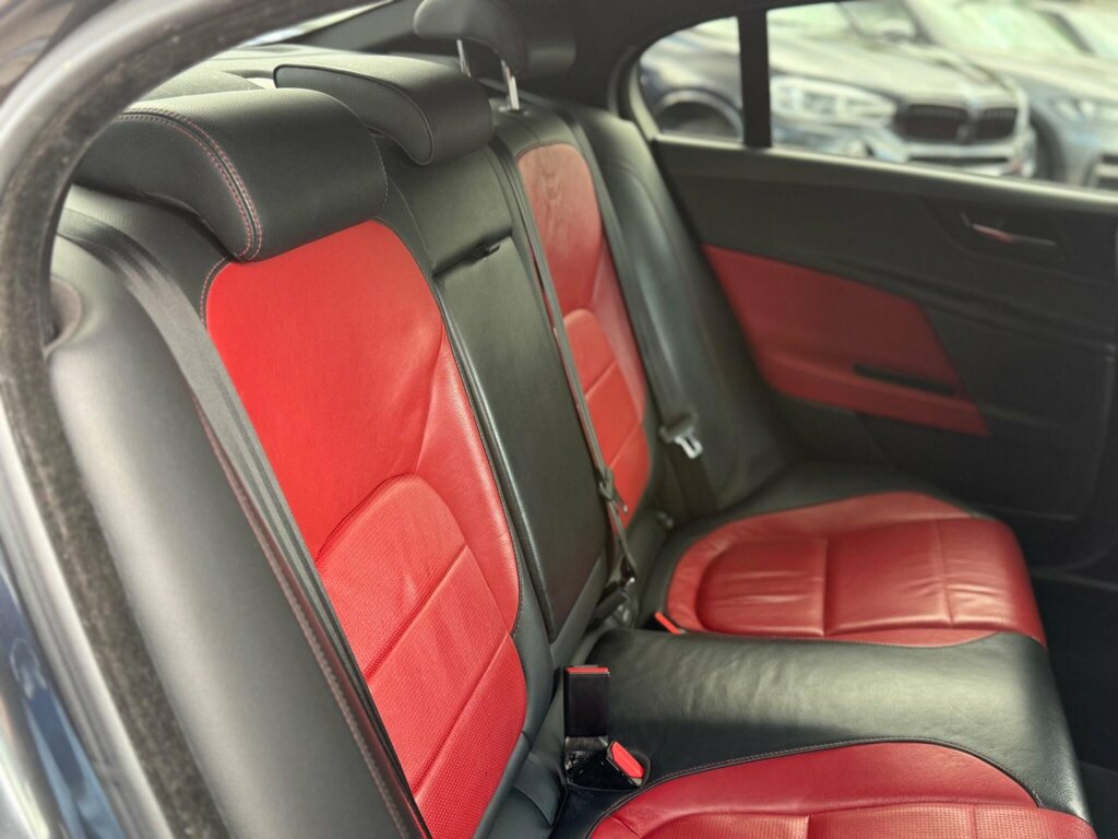 Jaguar XE  Black #20