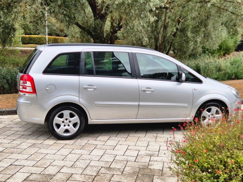 Vauxhall Zafira Design Red #7