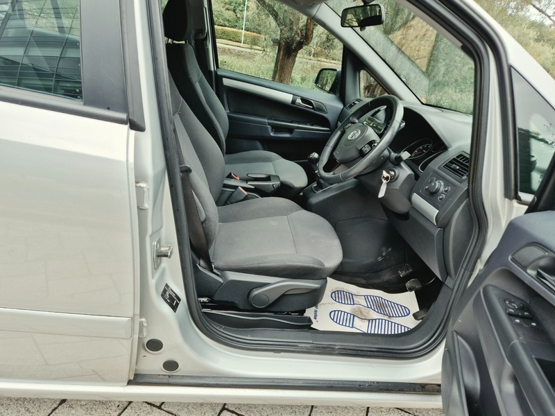 Vauxhall Zafira Design Red #12