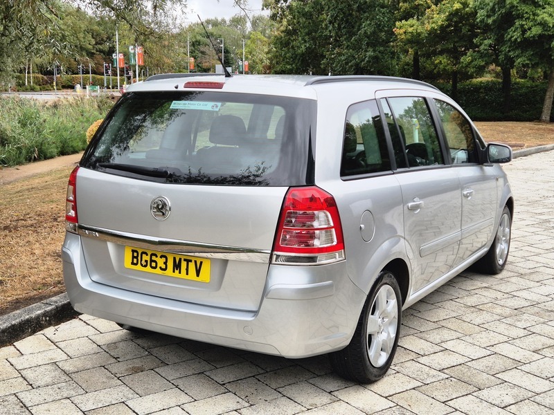 Vauxhall Zafira Design Red #4
