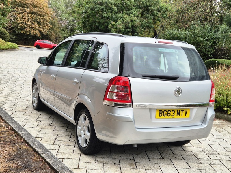 Vauxhall Zafira Design Red #5