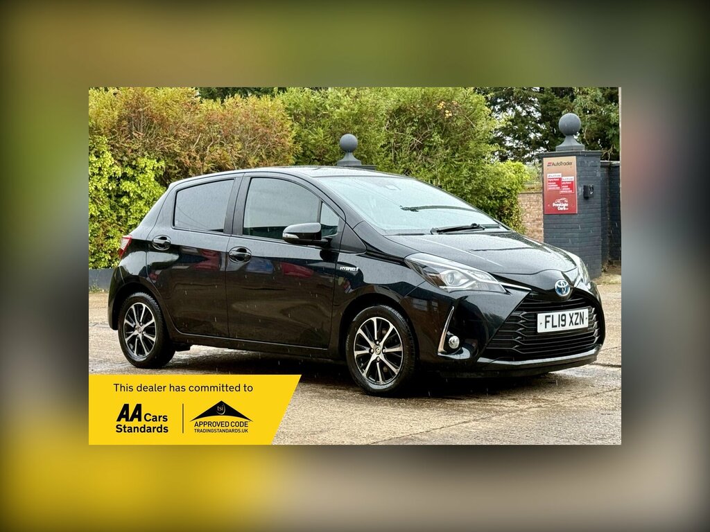 Toyota Yaris 1.5 Vvt-h Icon Tech E-cvt Euro 6 Ss Black