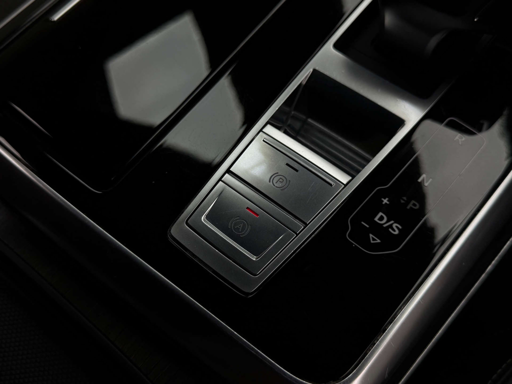 Audi Q8  Black #44