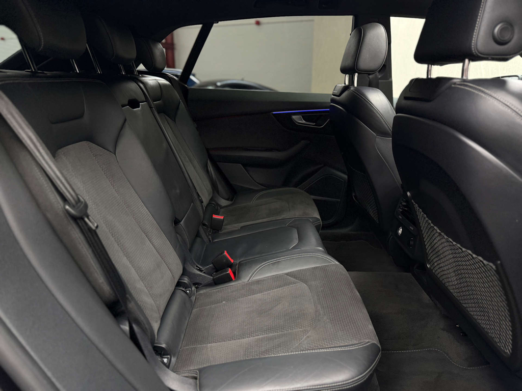 Audi Q8  Black #40