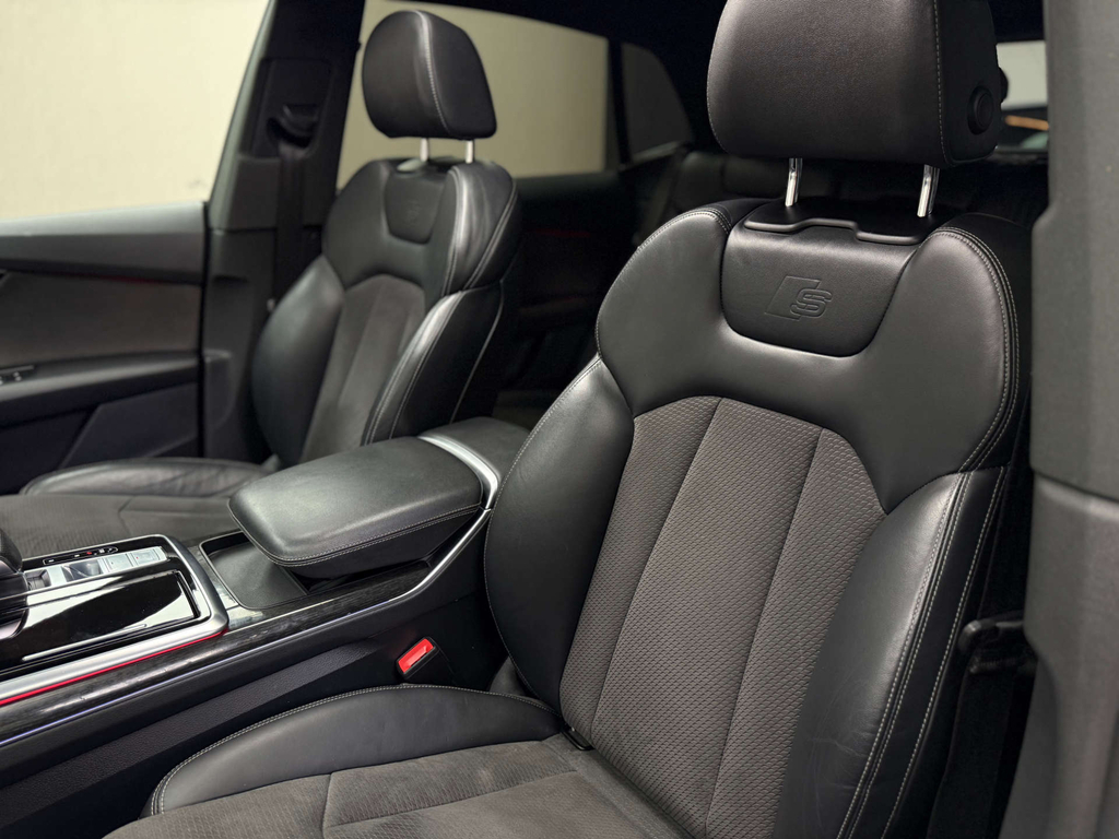 Audi Q8  Black #39