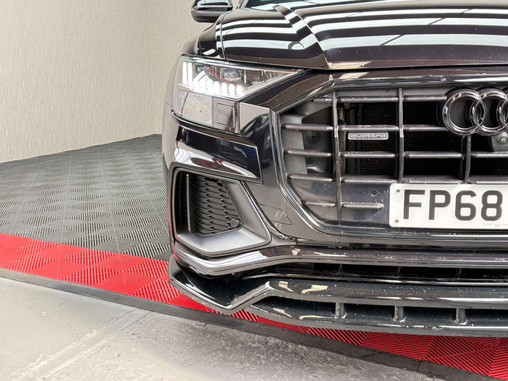 Audi Q8  Black #18