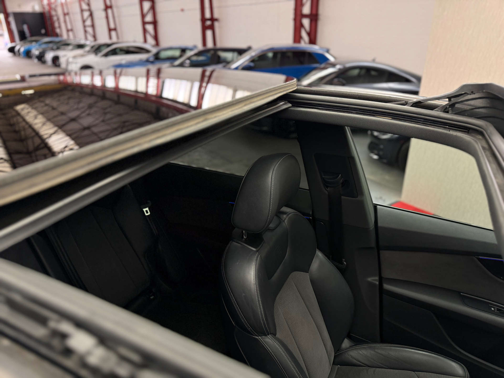 Audi Q8  Black #36