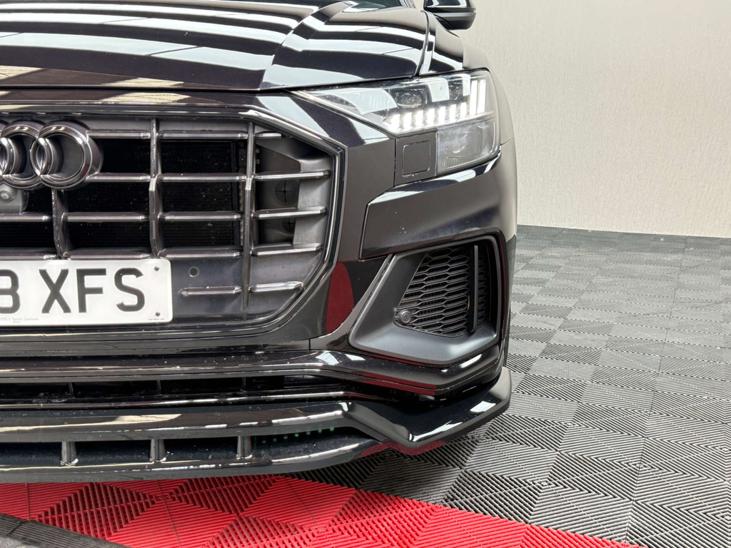 Audi Q8  Black #19