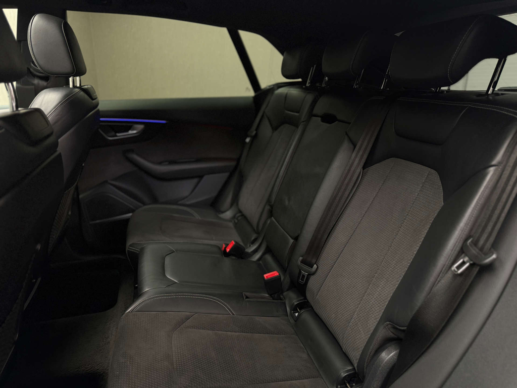 Audi Q8  Black #41
