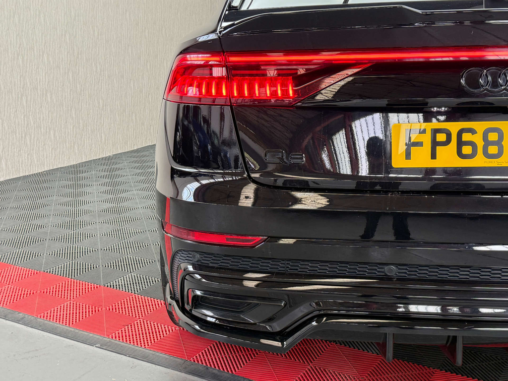 Audi Q8  Black #31