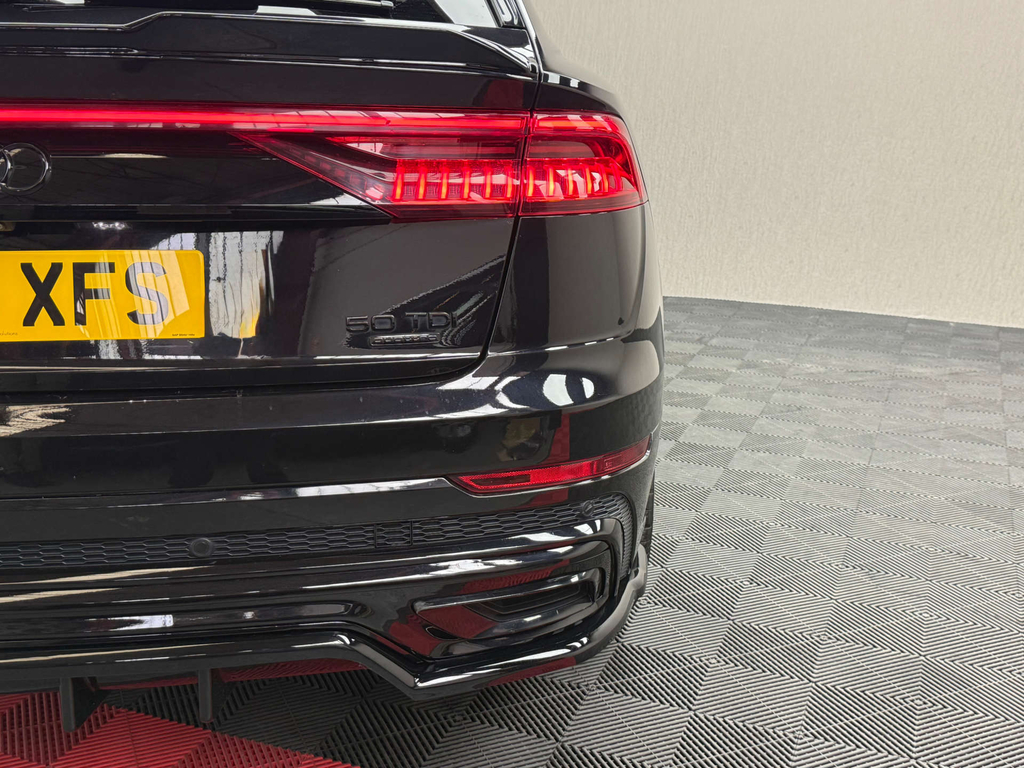 Audi Q8  Black #32