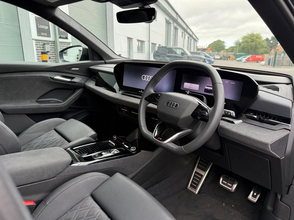 Audi E-tron 100Kwh Performance Black Edition Suv Grey #4