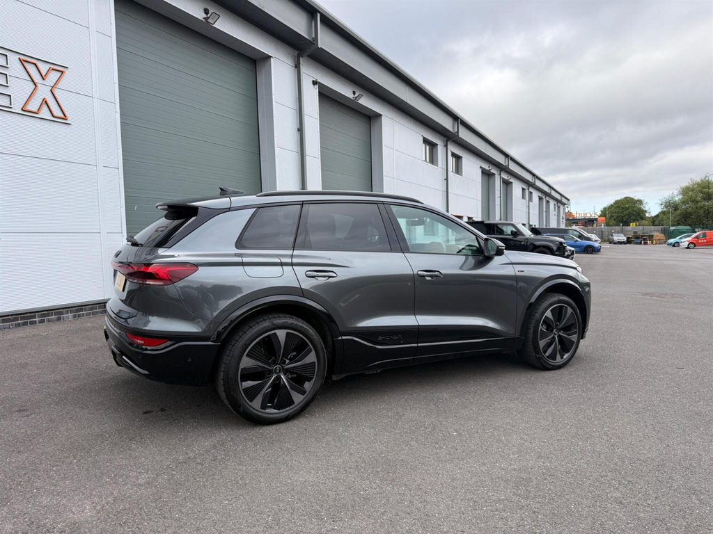 Audi E-tron 100Kwh Performance Black Edition Suv Grey #2