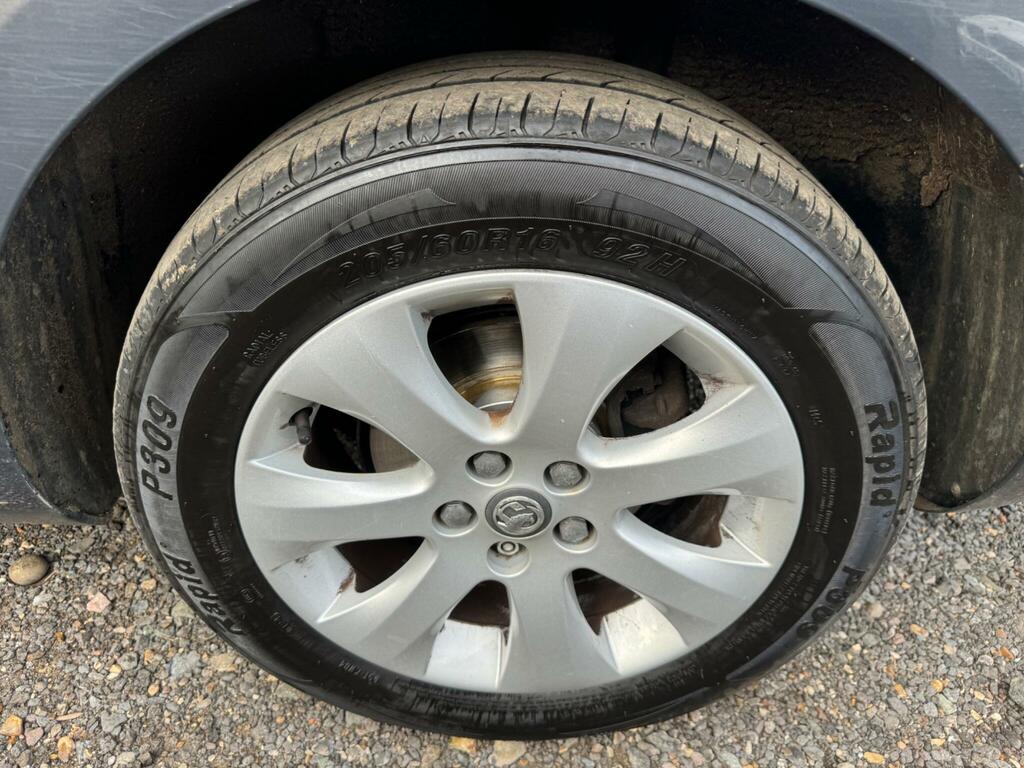 Vauxhall Astra Design Silver #17