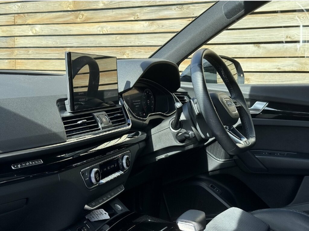 Audi Q5 Tfsi Black Edition KW24NLO Black #2