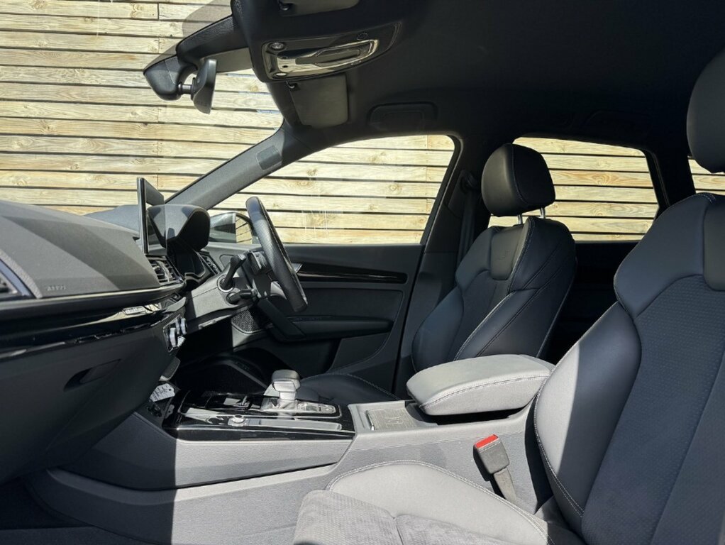 Audi Q5 Tfsi Black Edition KW24NLO Black #3