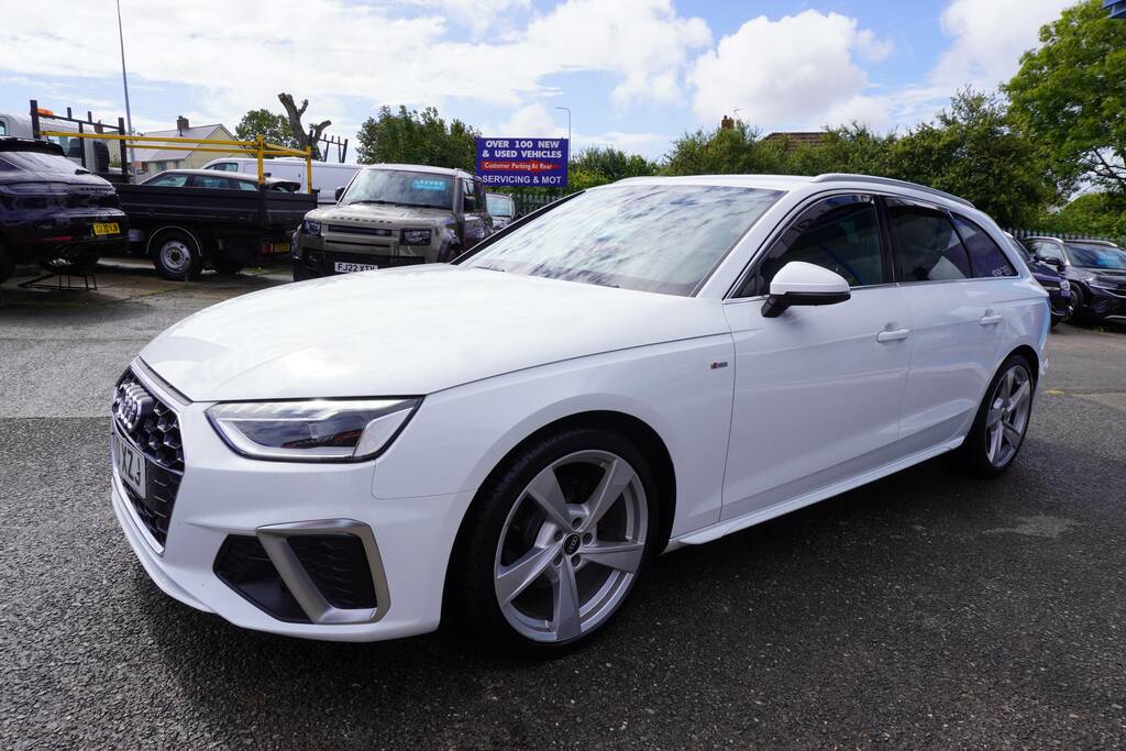 Audi A4 Avant Technik White #17