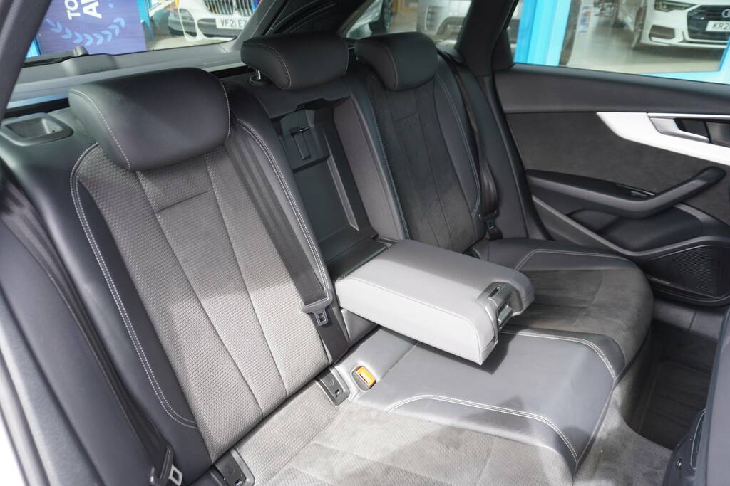 Audi A4 Avant Technik White #10