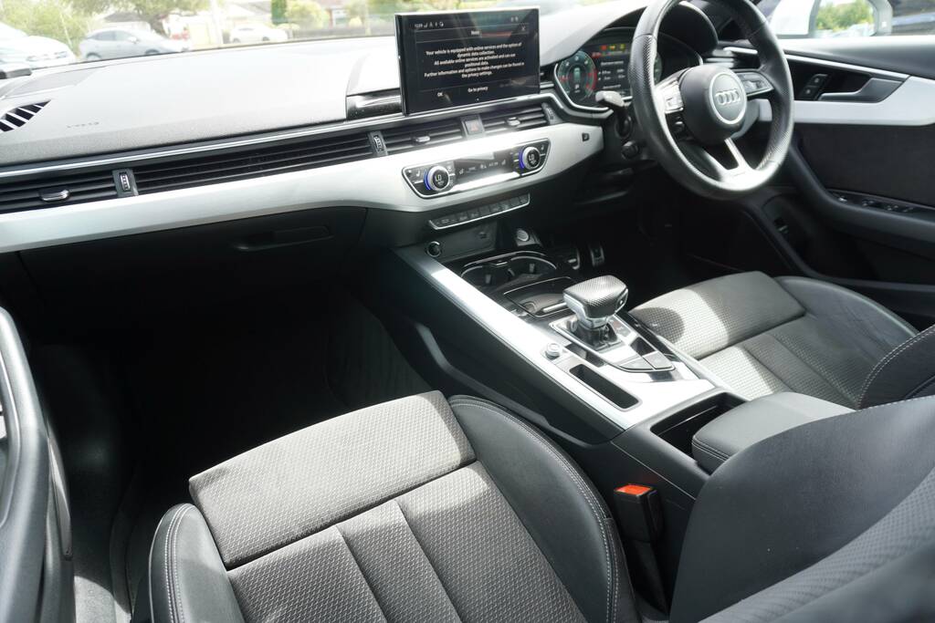 Audi A4 Avant Technik White #7