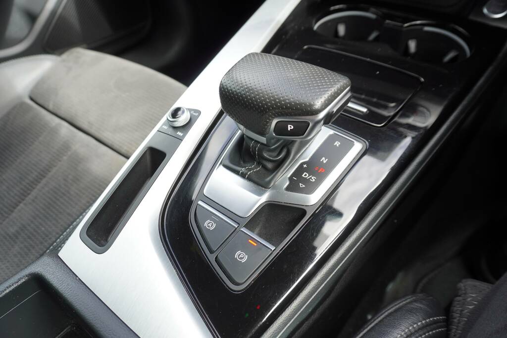 Audi A4 Avant Technik White #22