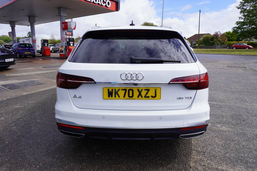 Audi A4 Avant Technik White #11