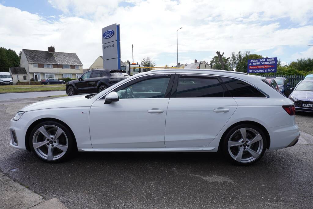 Audi A4 Avant Technik White #16