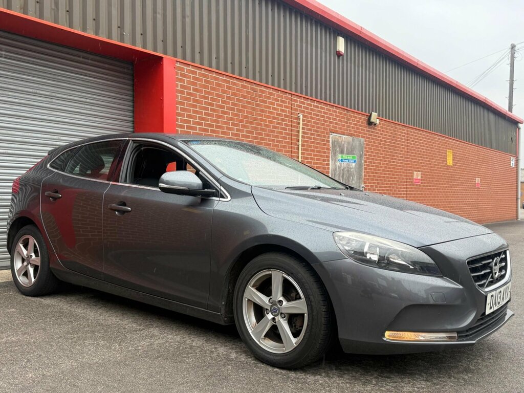 Volvo V40 1.6 D2 Se Lux Nav Hatchback Euro White #1