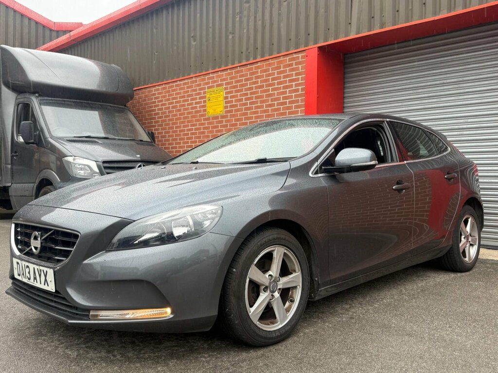 Volvo V40 1.6 D2 Se Lux Nav Hatchback Euro White #5