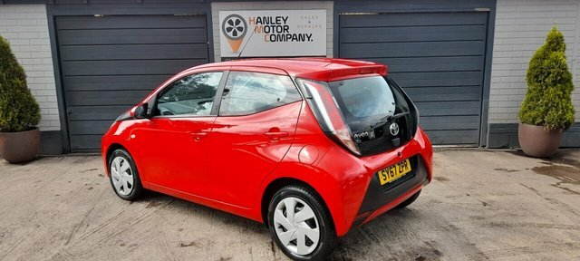 Toyota Aygo 1.0 Vvt-i X-play Hatchback Euro Red #4