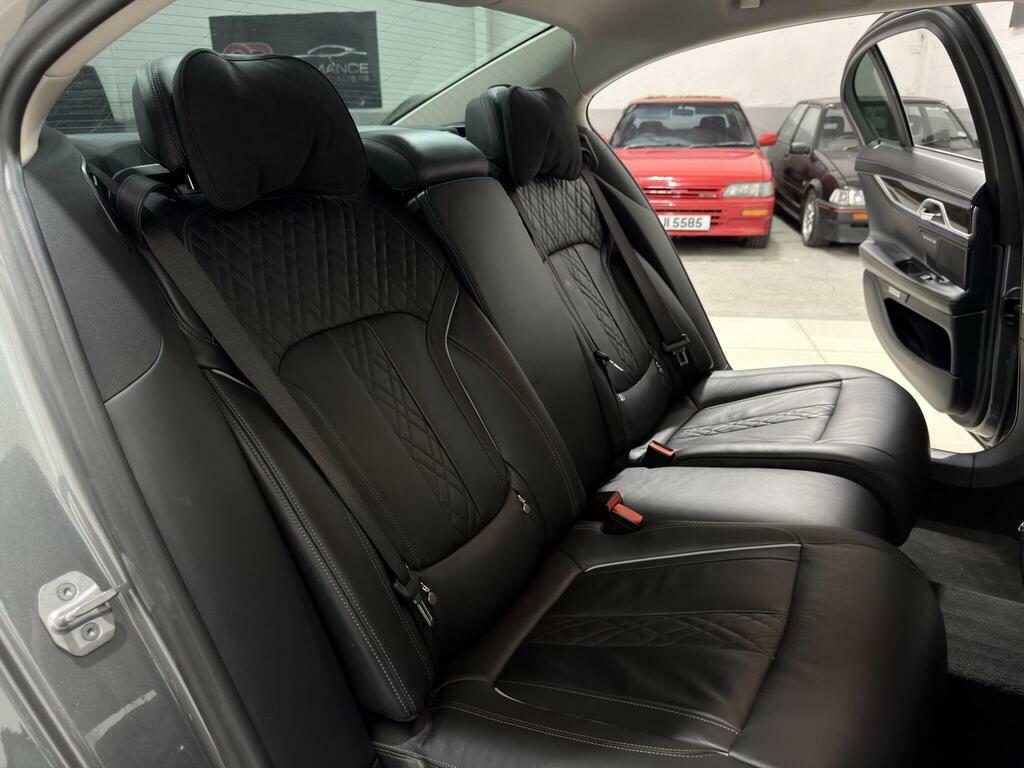 BMW 7 Series Automatic Grey #76