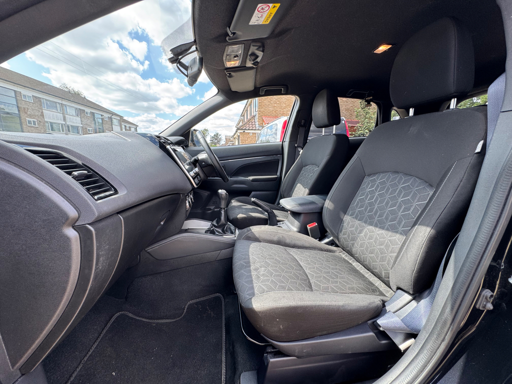 Mitsubishi ASX Dynamic White #19