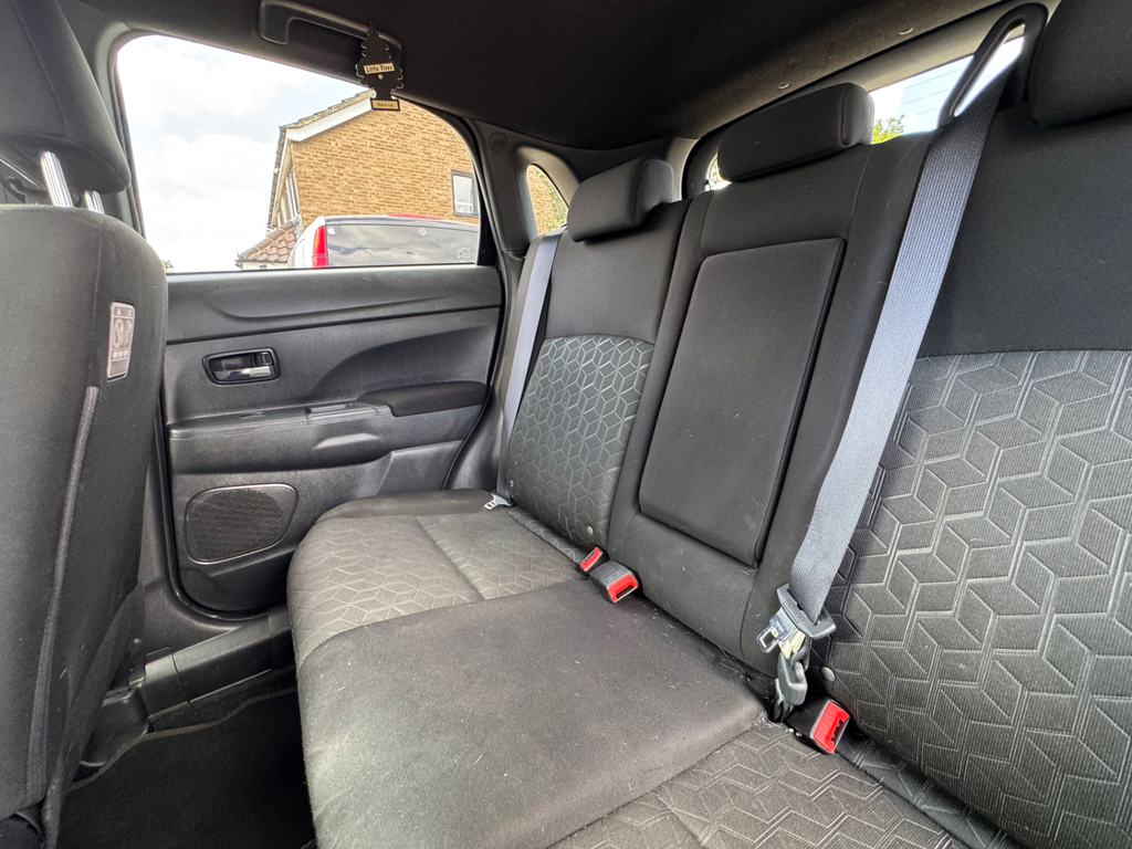 Mitsubishi ASX Dynamic White #27