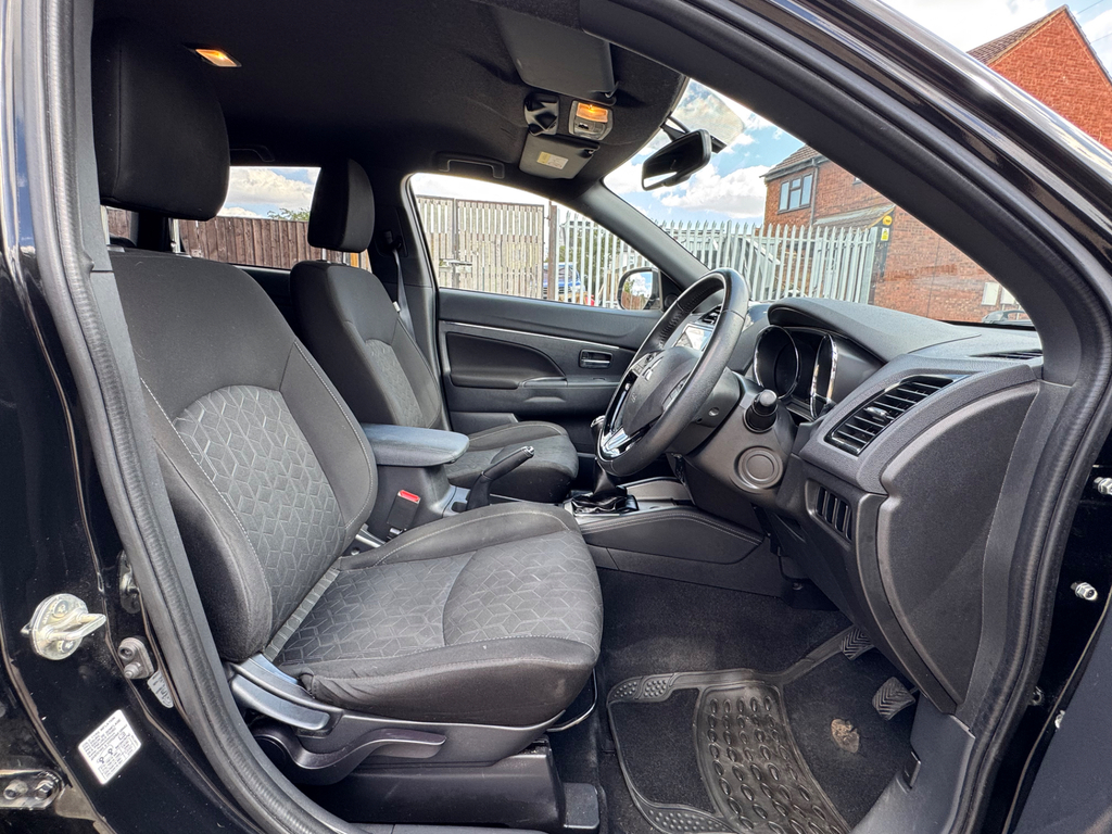 Mitsubishi ASX Dynamic White #12