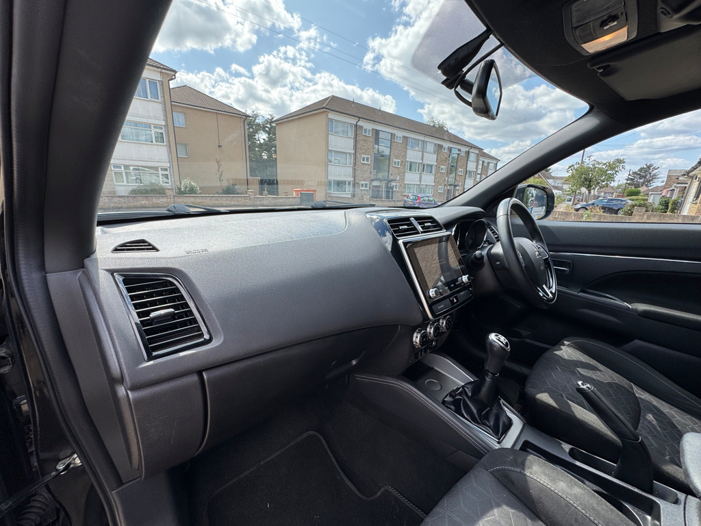 Mitsubishi ASX Dynamic White #18