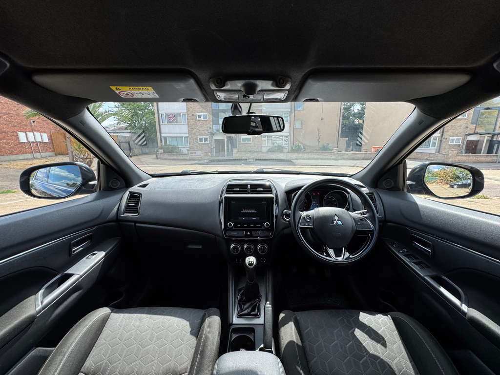 Mitsubishi ASX Dynamic White #40