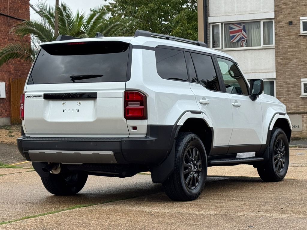Toyota Land Cruiser Land Cruiser Prado VX First Ed Lc250 2.7L 7 White #4