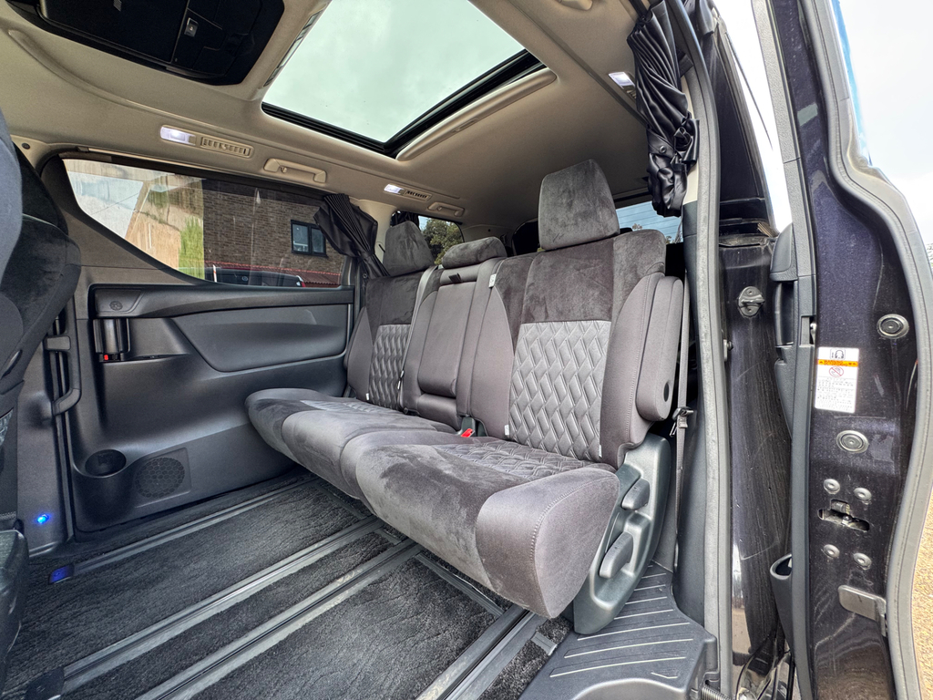 Toyota Vellfire 3.5 V6 Vellfire Executive Black #25