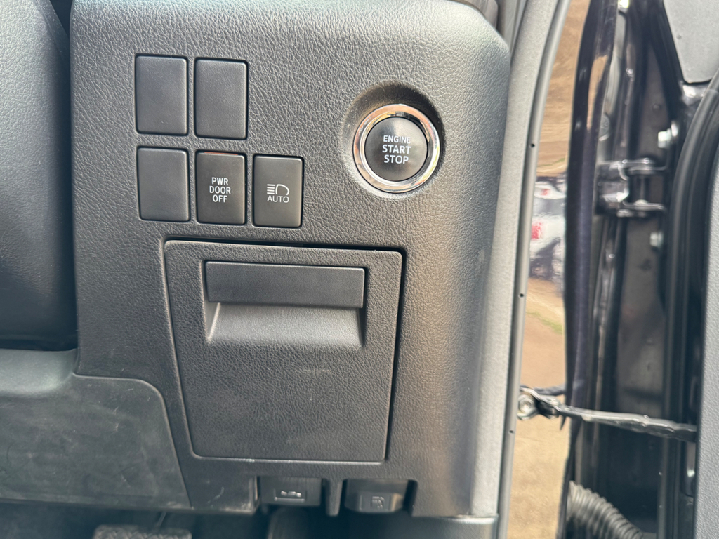 Toyota Vellfire 3.5 V6 Vellfire Executive Black #71