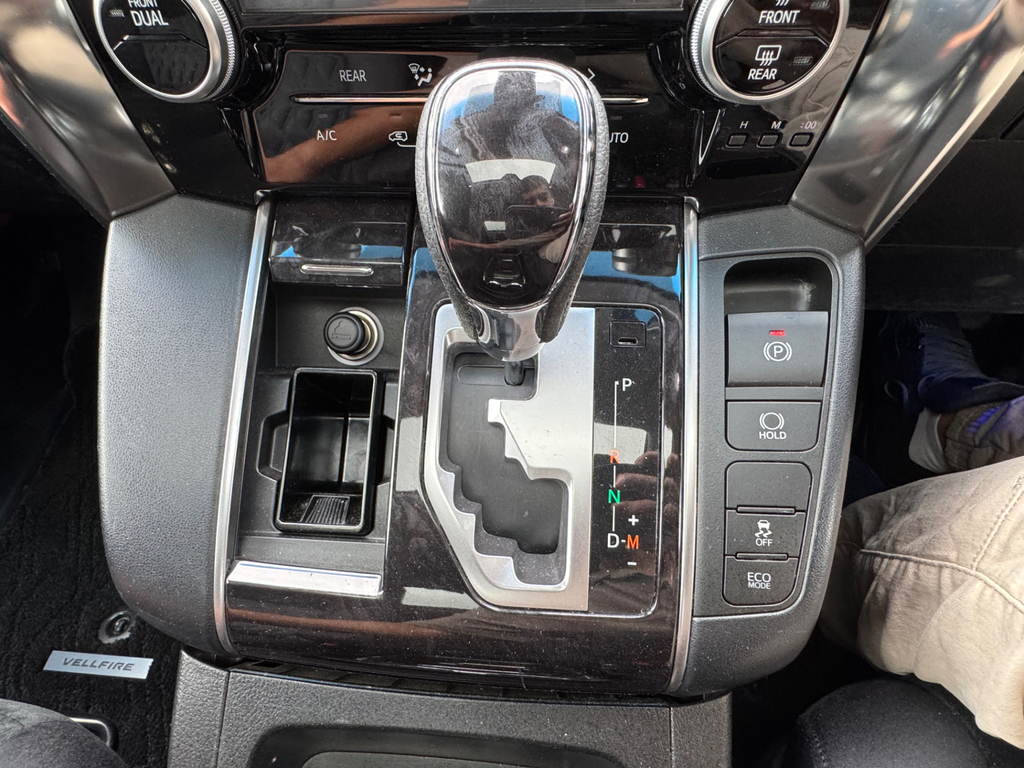 Toyota Vellfire 3.5 V6 Vellfire Executive Black #55