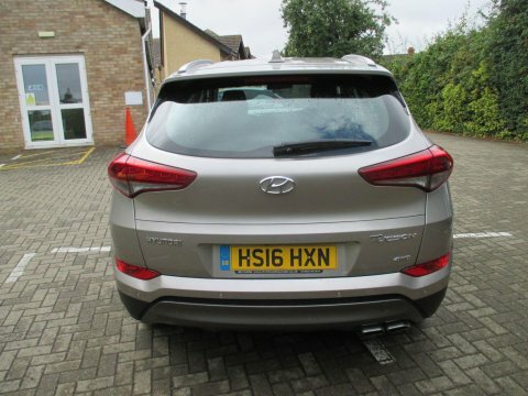 Hyundai Tucson 2.0 Crdi Se White #4