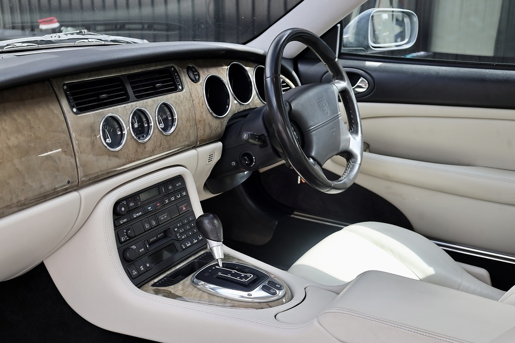 Jaguar XK8 4.2L Null Green #7