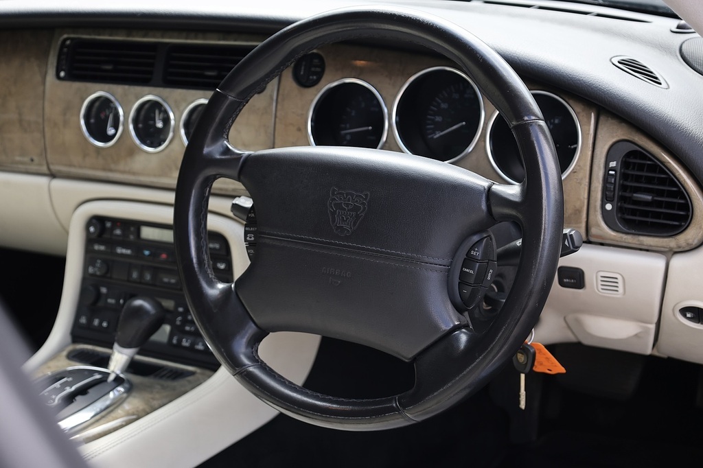 Jaguar XK8 4.2L Null Green #23