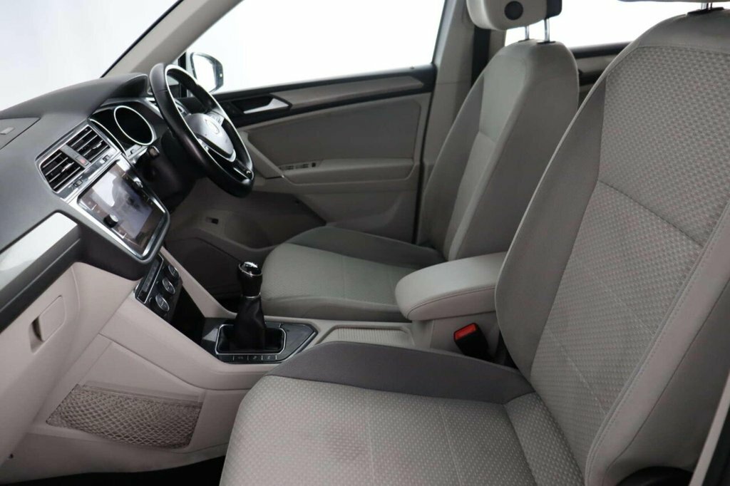 Volkswagen Tiguan Allspace Suv White #2