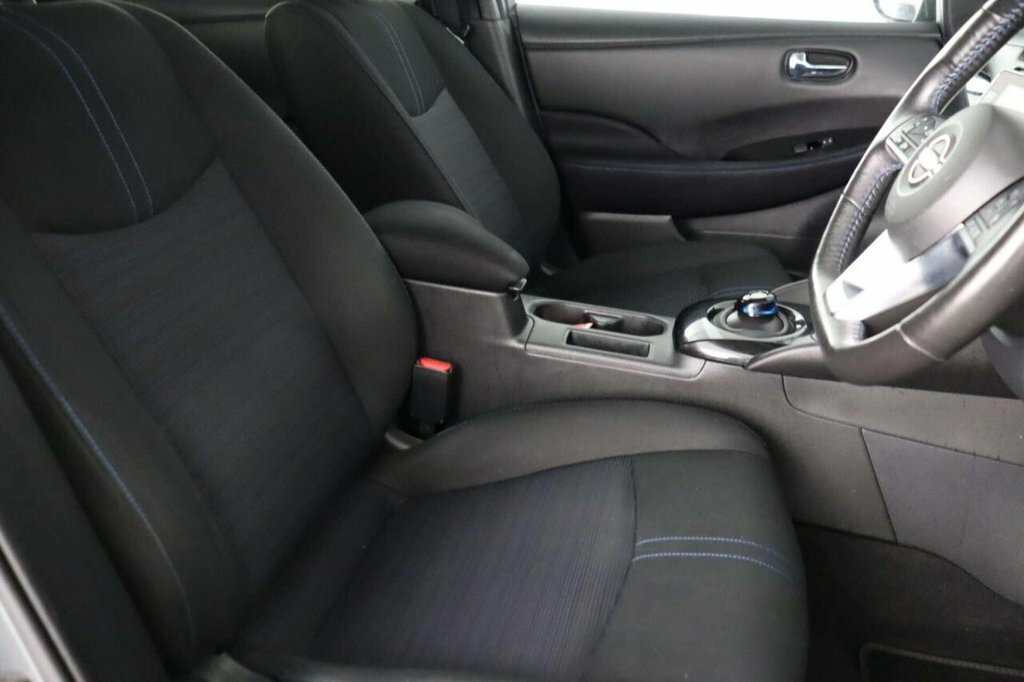 Nissan Leaf 39Kwh Acenta Hatchback 150 Ps Red #16