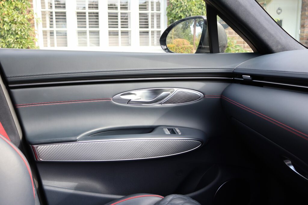 Genesis GV70 Premium Black #26